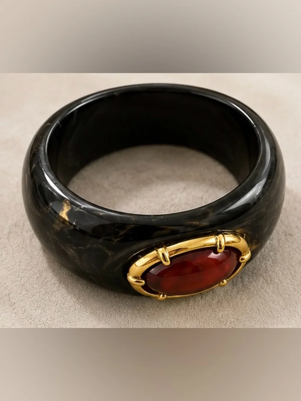 Vintage Black Marbled Resin Cuff Bracelet with Red Cabochon – Gold-Tone Statemen